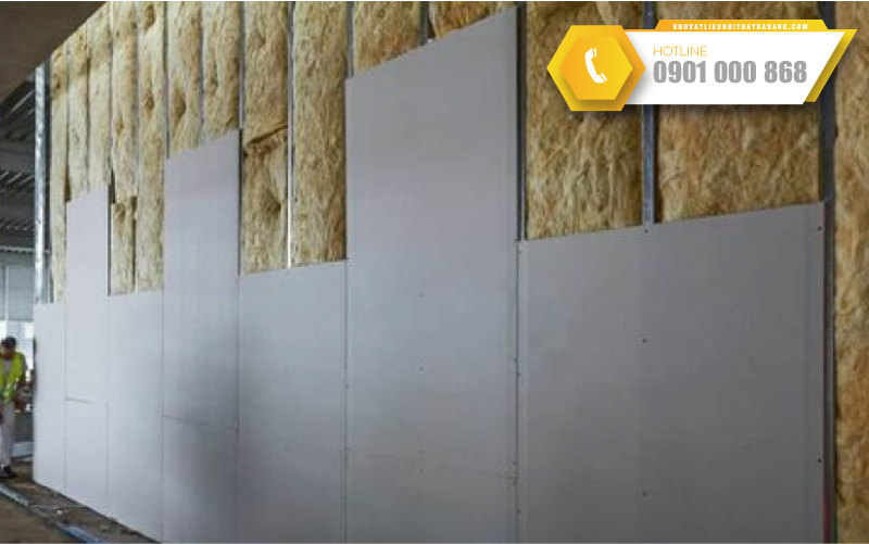 thi-cong-vach-thach-cao-cach-am-gia-re-05